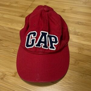 Gap kids red baseball hat with patch logo L/XL